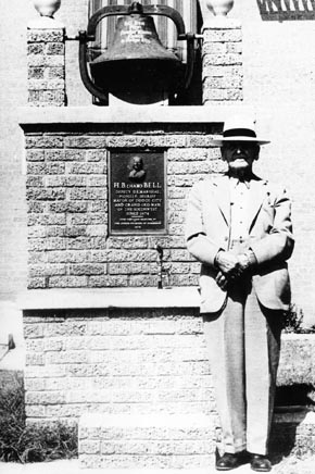 [Photo: Ham
Bell, Ford County Sheriff, Dodge City Mayor, longest living Old West U.S.
Marshal, 1939.]