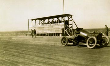 [Photo: AAA auto races, Dodge City,
Kansas, Oct. 7, 1916.]