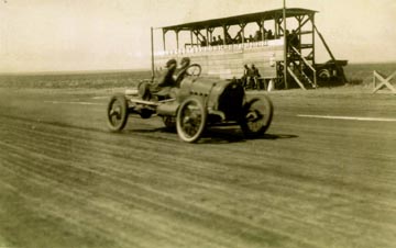 [Photo: AAA 150-mile auto race, Dodge City,
Kansas, Oct. 7, 1916.]